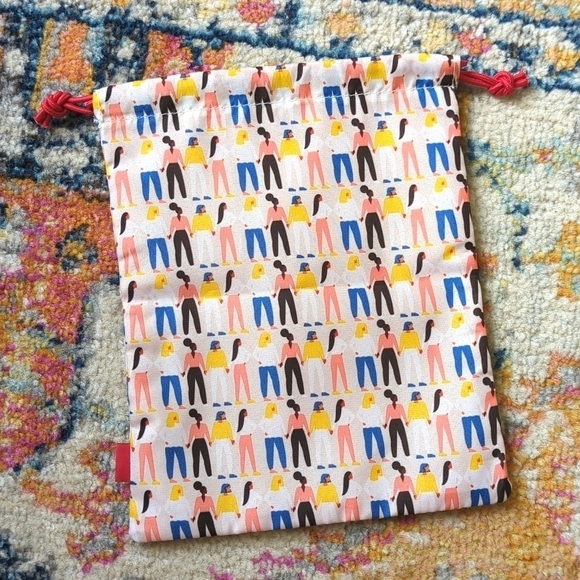 ipsy Women United in Friendship Glam Bag Plus March 2021 - Picture 9 of 10